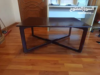  6 طاولة لون عنابي مع 4 كراسي خشب تفصيل