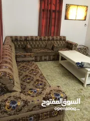  1 طقم غنفات كراسي نظيف جدا وبحالة ممتازة