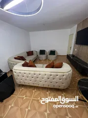  3 طقم صالون مستعمل 3 سنين الطقم كتير ثقيل وحلو بدي ابيعو من الاخر 2500₪ التوصيل عليكو