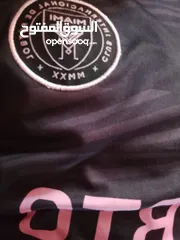  1 لباس انتر ميامي رابش اللون الأسود و الزهري