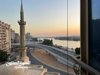  1 شقة  للبيع على النيل وبجوار مسجد مساحتها 190م صف أول على شارع الرئيسي لكورنيش النيل  ببرج حديث