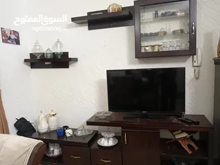  3 طاولة تلفاز  كامله (دون شاشه) مع رفوف وخزانه