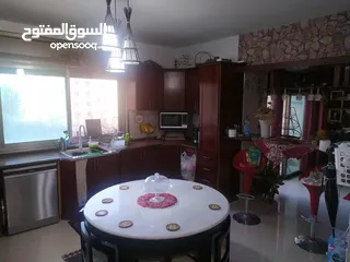  7 شقه مسكونه للبيع