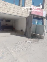 4 محلات او مكاتب للايجار بالاضافة الى سكن لطالب او طالبين خلف المكاتب