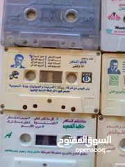  23 اشرطة كاسيت نسخ اصليه اجنبي وعربي وفرق عالميه أكثر من 1000 شريط اي 3 اشرطه بدينارين