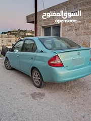  2 سياره بريوس 2001 خالي قص قلبان 3500 قابل للتفاوض بشي بسيط  السياره دهان الوكاله وترخيص طويل 4فردات و