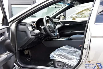  12 تويوتا كامري هايبرد رمادي 2025 Toyota Camry Hybrid HEV