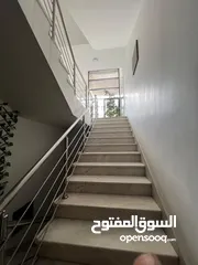  4 شقه داخل منطقه ام السماق / جنب مدارس الدر المنثور
