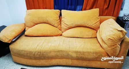 4 غرفة سفرة 3 قطع (طاولة و8 كراسي +فضية+دنسوار) طقم كنب يحتوي على 2 صوفة بيد