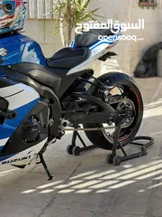  1 مرخصه Gsxr1000r للبيع او البدل على سياره