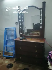  7 غرفتين نوم و طقم كنب للبيع