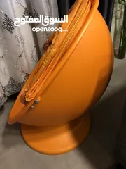  4 كرسي أيكيا شكل بيضة مع مظلة (Egg Chair) دوّار عدد 2 (لون أحمر وبرتقالي) شراء من بريطانيا للبيع