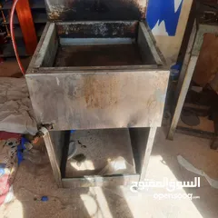  4 مجلى ستيلس ثقيل صناعي  ثلاجة بحاجه الى مروحة  طاوله ستيلس  غاز عين وحدة كانون كبير طول مترين عرض 40س