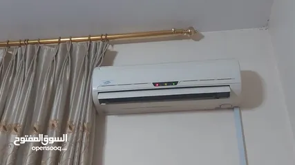  4 كورنر L وسجادة وطاولة وسط ومكيف وثريا