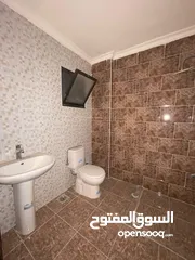  18 شقه شبه ارضيه 153م مع تراس للبيع على شارع البترا مقابل اربد مول غراند وكازيه الرجوب