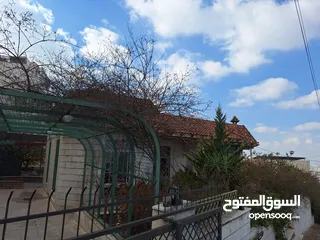  6 فيلا مميزة مطله على مرتفعات جرش والسلط  للبيع