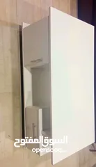  4 كنب بني طاولة بيضا للبيع الجاردنز