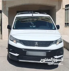  1 سياره بيجو رفتر سحب شركه بوضع ممتاز جدا جميع الاضافات ..ماشيه 120 الف ايد اولى