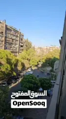  5 شقة  ثالث طابق مصعد طاقه مساحه 175 خمس غرف وصالون وحمامين قبلي شمالي كسوه قديمه تقيله ممدد شو