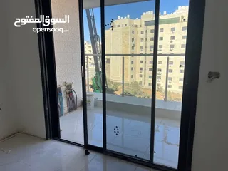  2 شقه جديده للبيع في سطح مرحبا موقع ممتاز