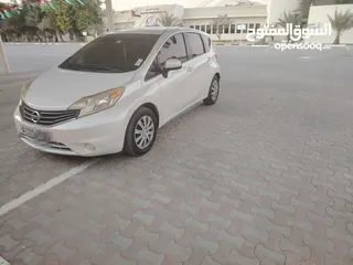  2 Nissan versa