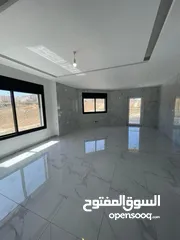  18 شقة ارضية للبيع في الجبيهة 145م + 50م ترس وكراج مستقل (شقتين في الطابق) على 3 شوارع من المالك