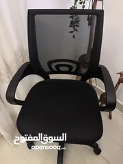  3 كرسي مكتب جلد عدد 2  وكرسي قماش  مع ضهر شبك