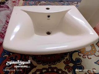  1 حوض مغسلة كبيرة عامود