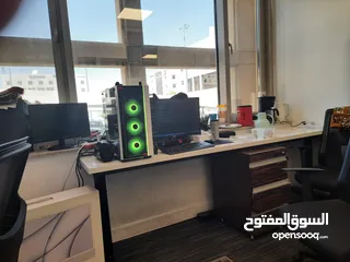  1 جهازين جيمنج pc قويين جدا كانوا مستخدمين في شركة تطوير العاب