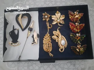  1 اكسسوارات لكل الأوقات، لجميع المناسبات، ولجميع الاذواق، أنيقة.. بروشات، عقود طويلة وقصيرة،و اقراط