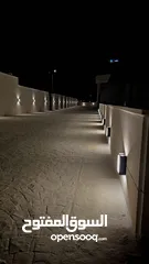  11 معارض ومكاتب تجاريه للايجار في موقع مميز جداً