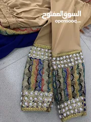  2 لبس عماني مطور  من تصميم المصممه سلطانه من تكون من قطعتين القطعة الداخليه شبيه البريسم و اللي فوق شي