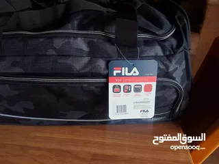  1 شنتة ماركة FILA اصلية HAND BAG حجم وسط وارد اميركا لون جيشي