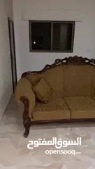  3 طقم   كنبيات   للبيع    بحال     الوكالة ---—--------------------------------- طقم   كنبيات   للبيع