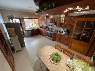  20 دابوق فيلا مستقله فلات موقع مميز مقابل حدائق الحسين وقرب ستي مول