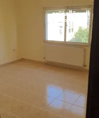  1 شقه فارغه للايجار ضاحية الرشيد