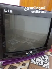  1 تلفزيون LG صغير