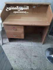  1 مكتب خشبي مستعمل