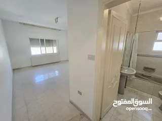  12 الرابية شقة فارغه للإيجار طابق ثالث مساحة 200 متر نظيفة بسعر مميز