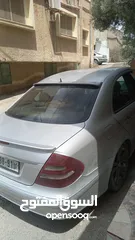  4 سيارة مرسيدس 2005