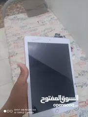  2 ايباد ,الجيل 6. خربان.  الشاشة الداخلية.   يشغل 60fbsبلعبت ببجي