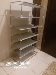  3 رفوف من الستيلس تصلح للعيادات بحالة الجديد لايوجد فيها ولا عيب ويوجد جهاز للقدم بالكرتونه