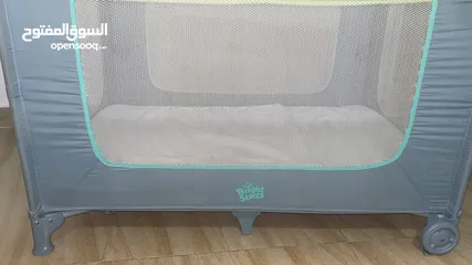  1 سرير اطفال او بوكس العاب