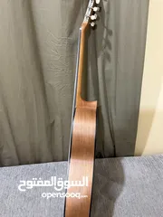  3 جيتار ماركة Yamaha C40M