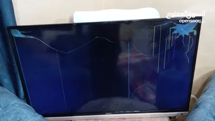  2 شاشه 50 بوصه فيها كسر شاشه  كل شي فيها شغال بس كسر الشاشه نوعها مجك سمارت  الموقع في جاوا
