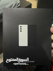  1 سامسونج جالاكسي فولد 5 Samsung  galaxy fold 5 white 5G excellent  condition With original case