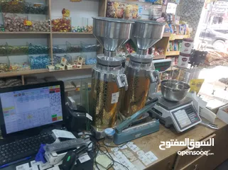 2 محمص للبيع بكامل عدته وبضاعته البيع بداعي السفر والعودة الى سوريا المحمص يعمل بشكل جيد وقابل للتطوير