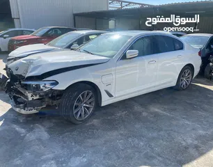  1 2020 BMW 530E hybrid فل للبيع على ضربتها او مصلحها تصلح لسوق الاعفاءات