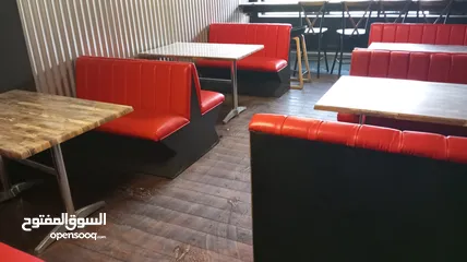  2 اثاث مطاعم بحالة ممتازة شبة جديدة
