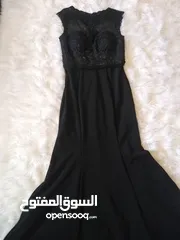  4 فستان سهرة ثقيل خامة ليجرا موديل سمكة استخدام بسيط شبه جديد للبيع بسعر مغري التواصل واتس اب